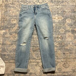 Jeans from the brand Judy Blue they are a size 7/28!!
